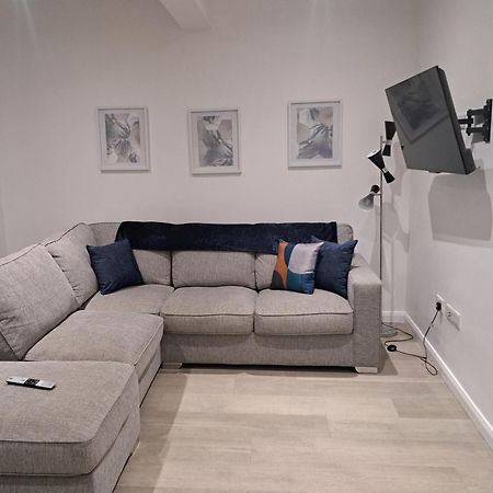 Modern Apartment With Sea Views 포트러시 외부 사진