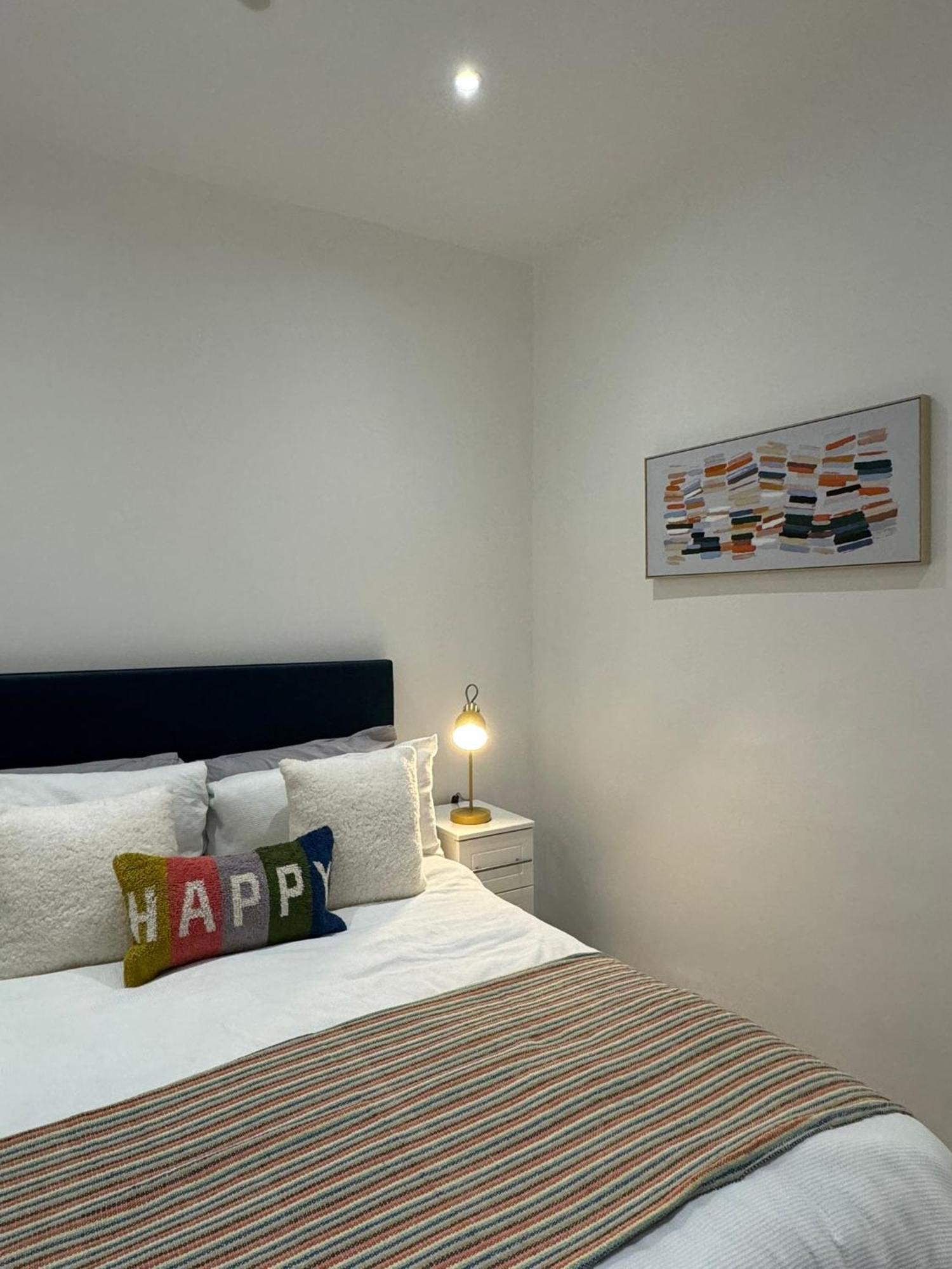 Modern Apartment With Sea Views 포트러시 외부 사진